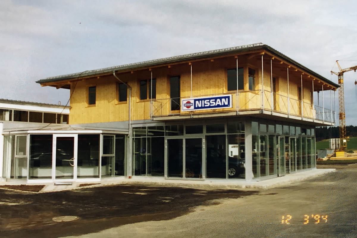 Das Bild zeigt Das Gebäude von Autohaus Pötzinger