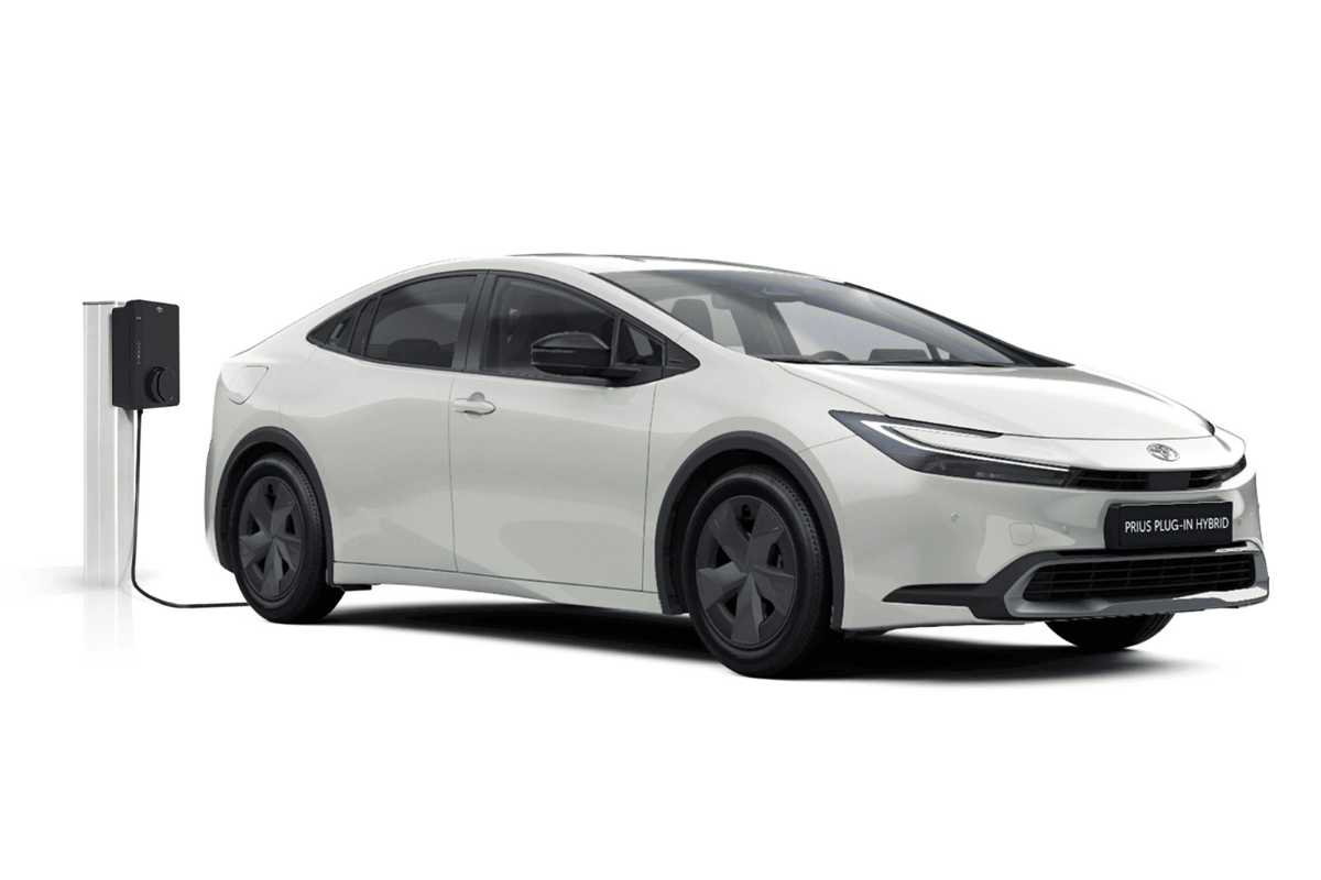 Toyota Prius Basis Plug-In Hybrid in weiß