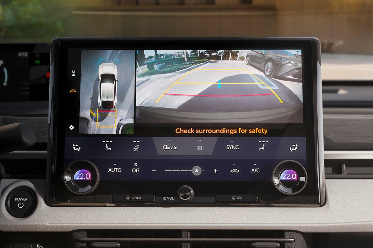 zu sehen: toyota c hr + Innenraum